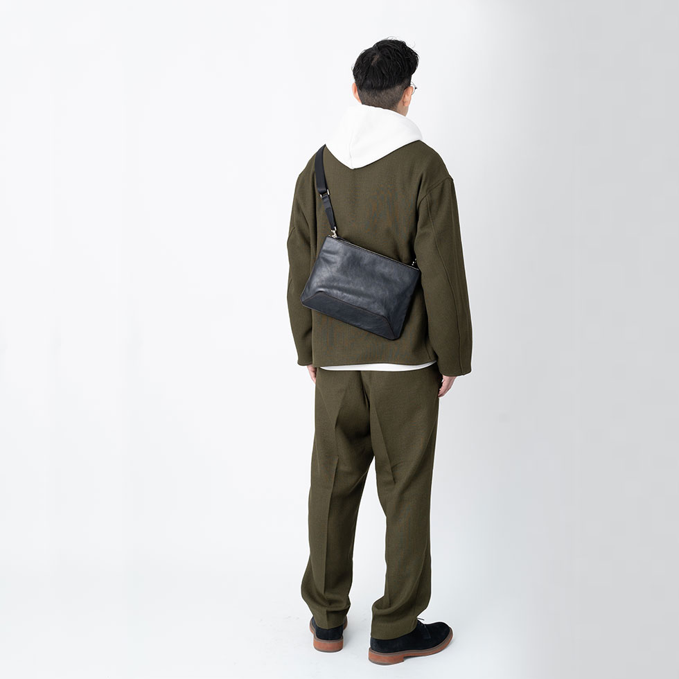 本革サコッシュ