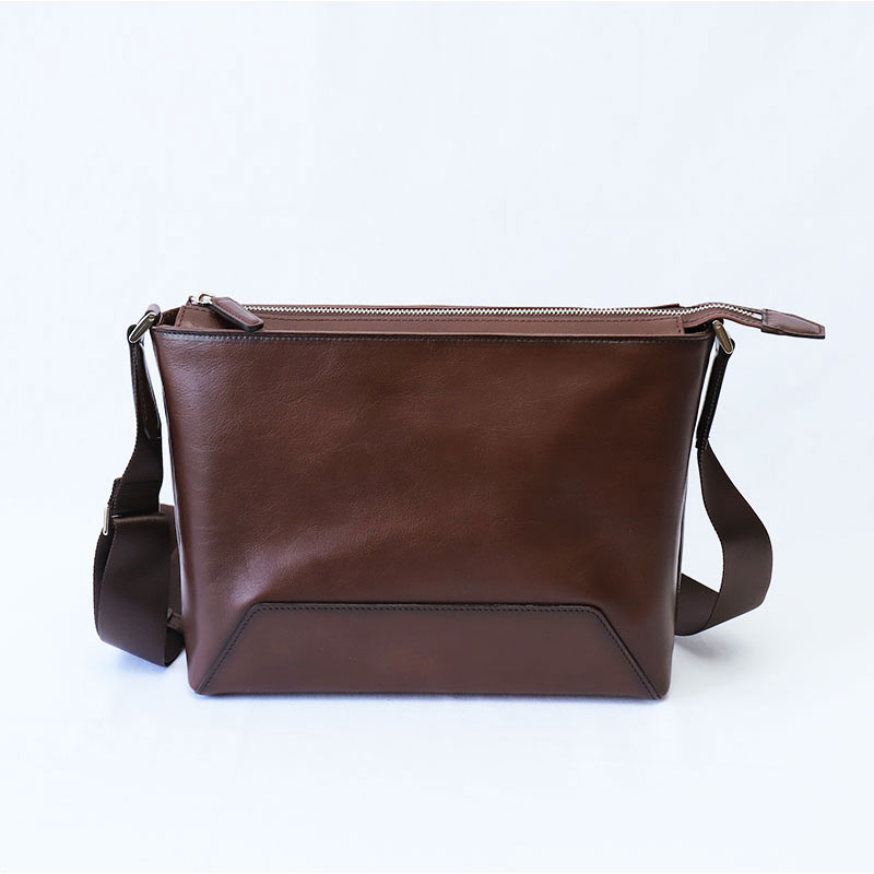 高品質な本革ショルダーバッグ